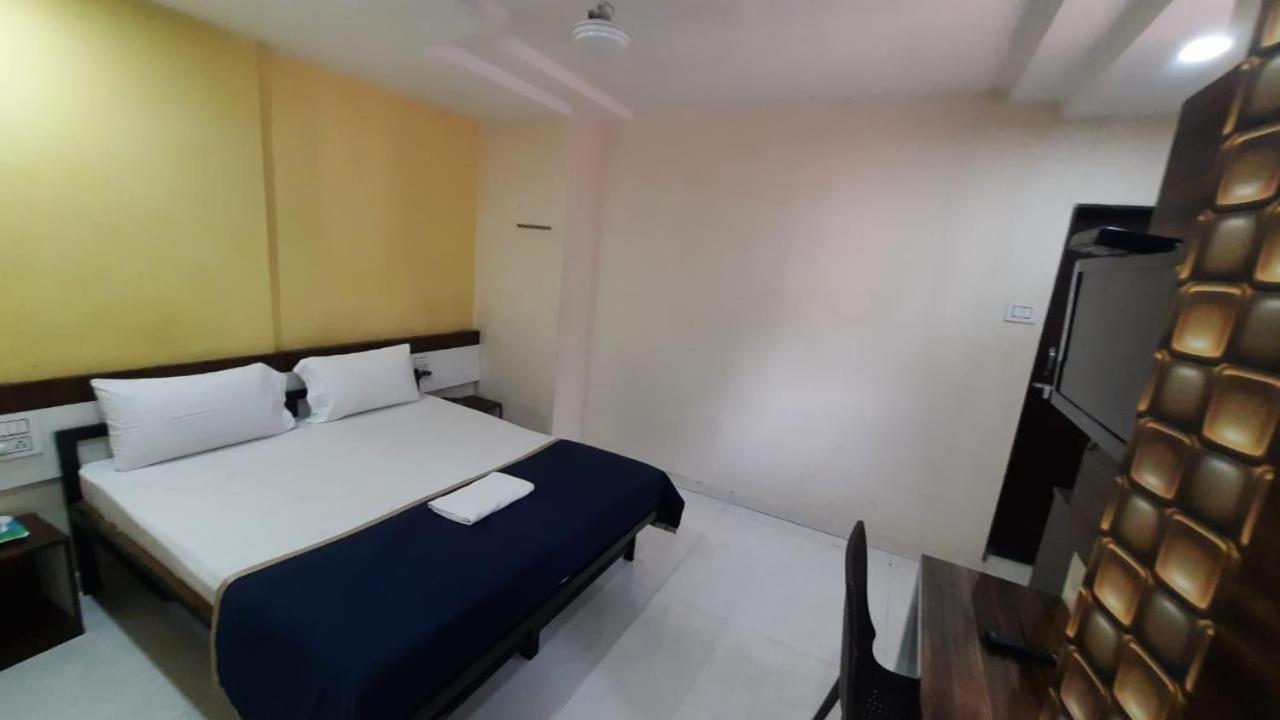 Hotel Royal Treat Kolhápur Kültér fotó