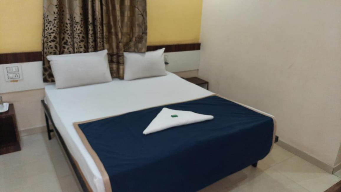 Hotel Royal Treat Kolhápur Kültér fotó