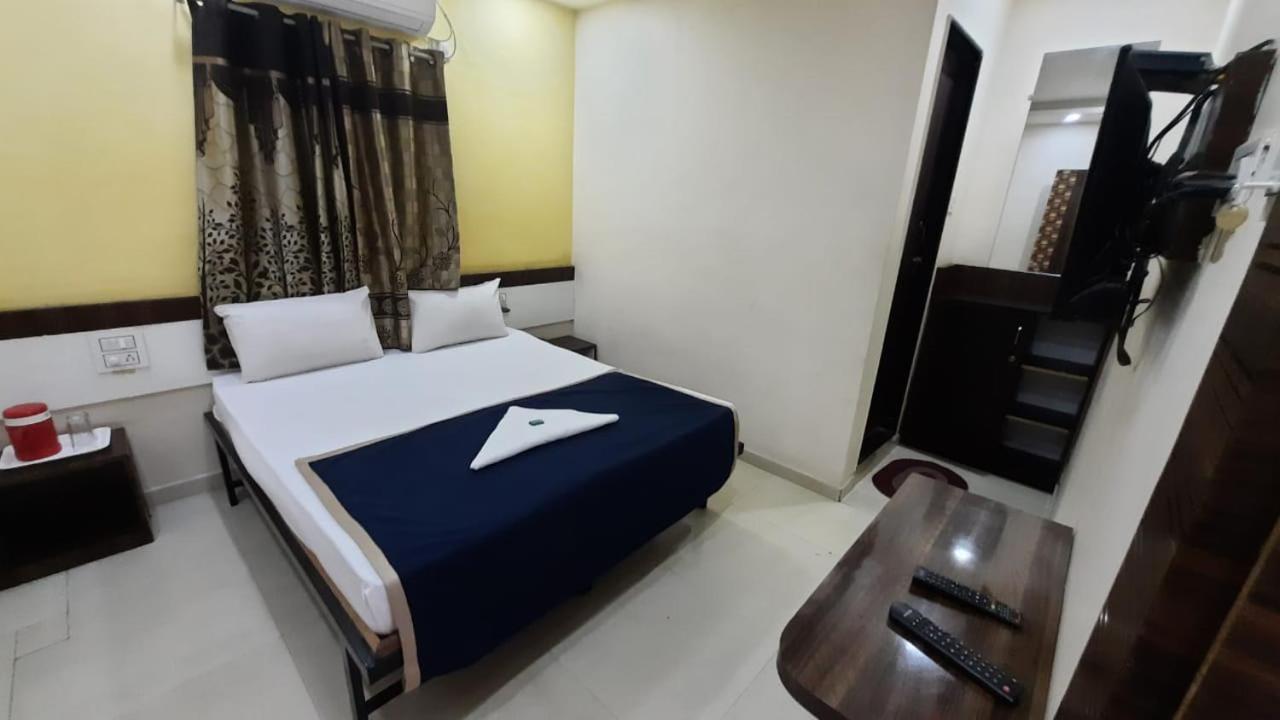 Hotel Royal Treat Kolhápur Kültér fotó