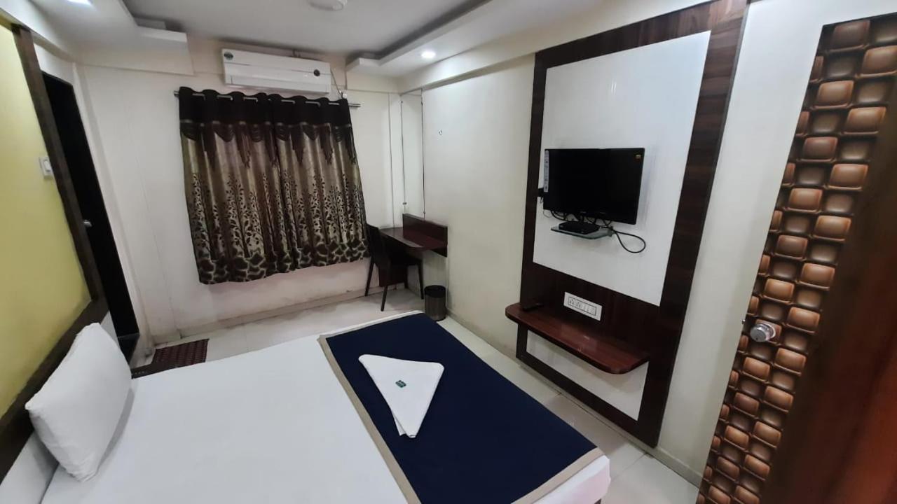 Hotel Royal Treat Kolhápur Kültér fotó