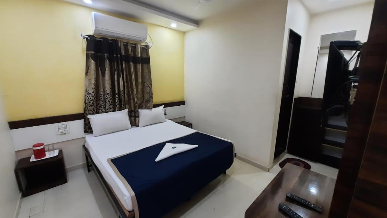 Hotel Royal Treat Kolhápur Kültér fotó