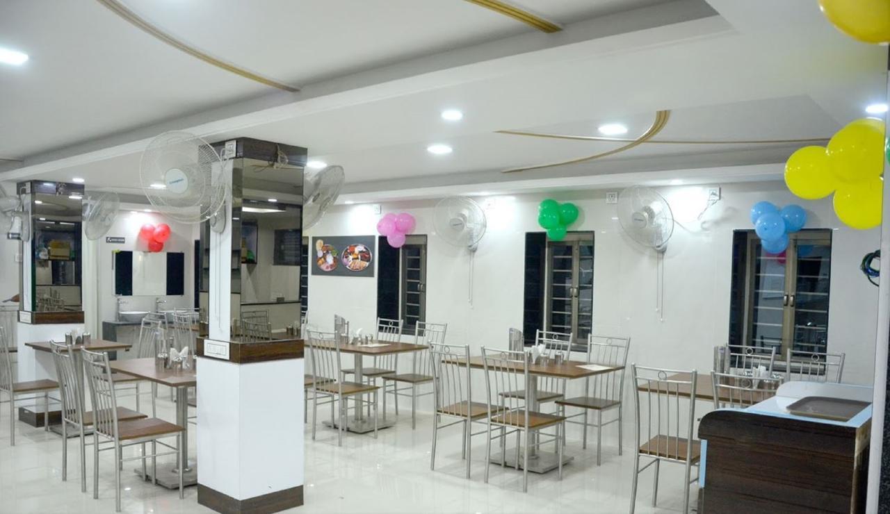Hotel Royal Treat Kolhápur Kültér fotó