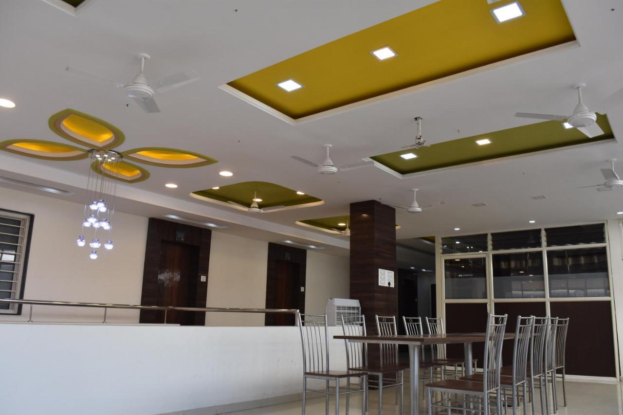 Hotel Royal Treat Kolhápur Kültér fotó