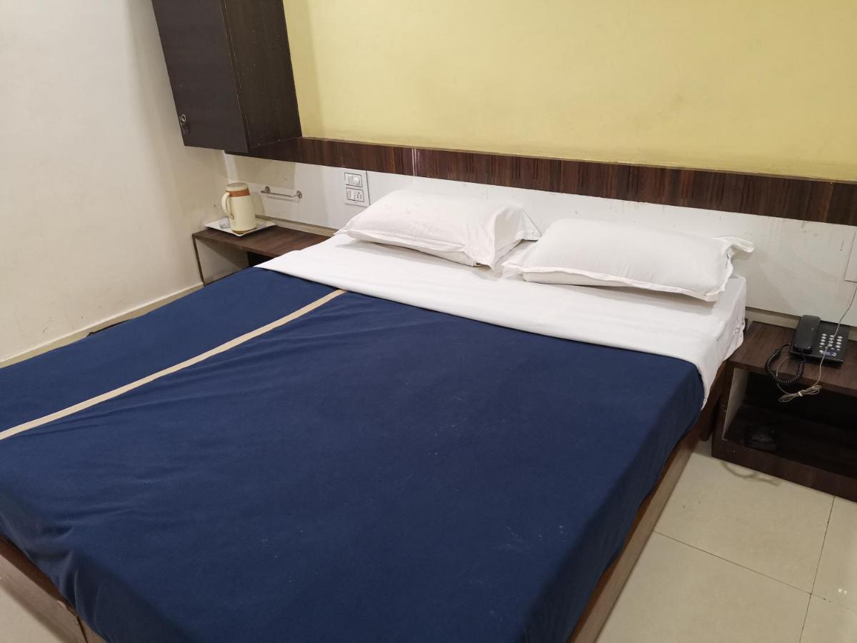Hotel Royal Treat Kolhápur Kültér fotó