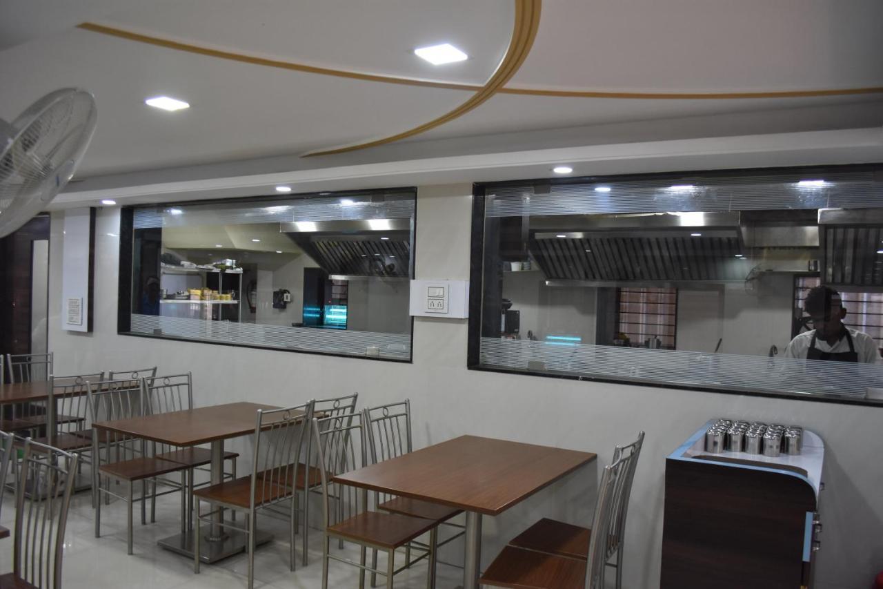 Hotel Royal Treat Kolhápur Kültér fotó
